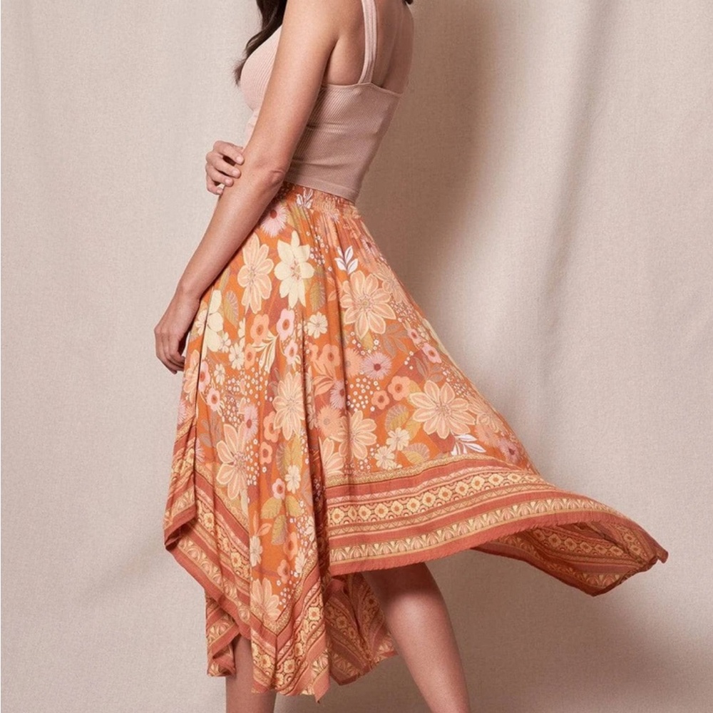 Sivana Elena Hanky Hem
Skirt